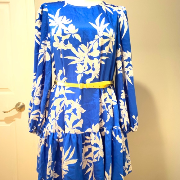 Beautiful dress - Picture 2 of 2